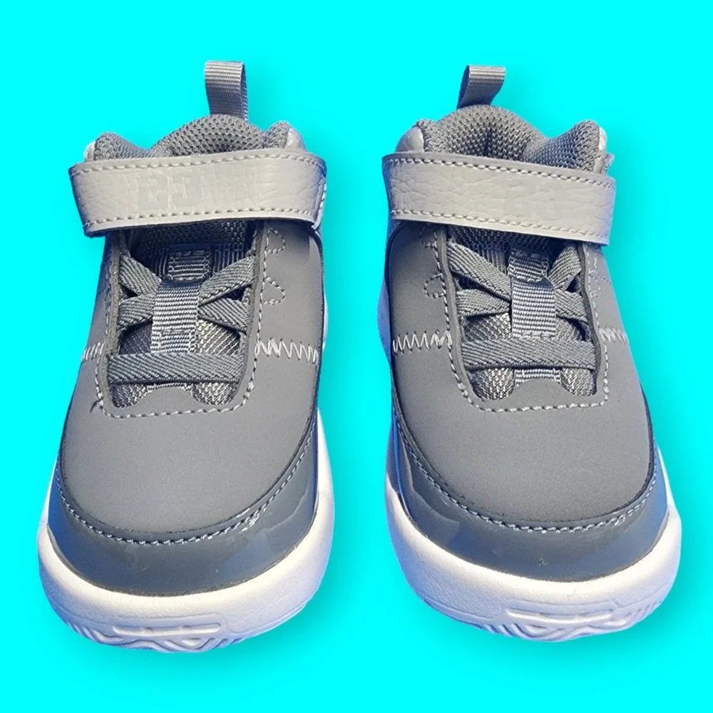 Jordan Toddler Max Aura 3 (TD) Sneaker Wolf Grey/Cool Grey-White DA8023-005 Sz4c